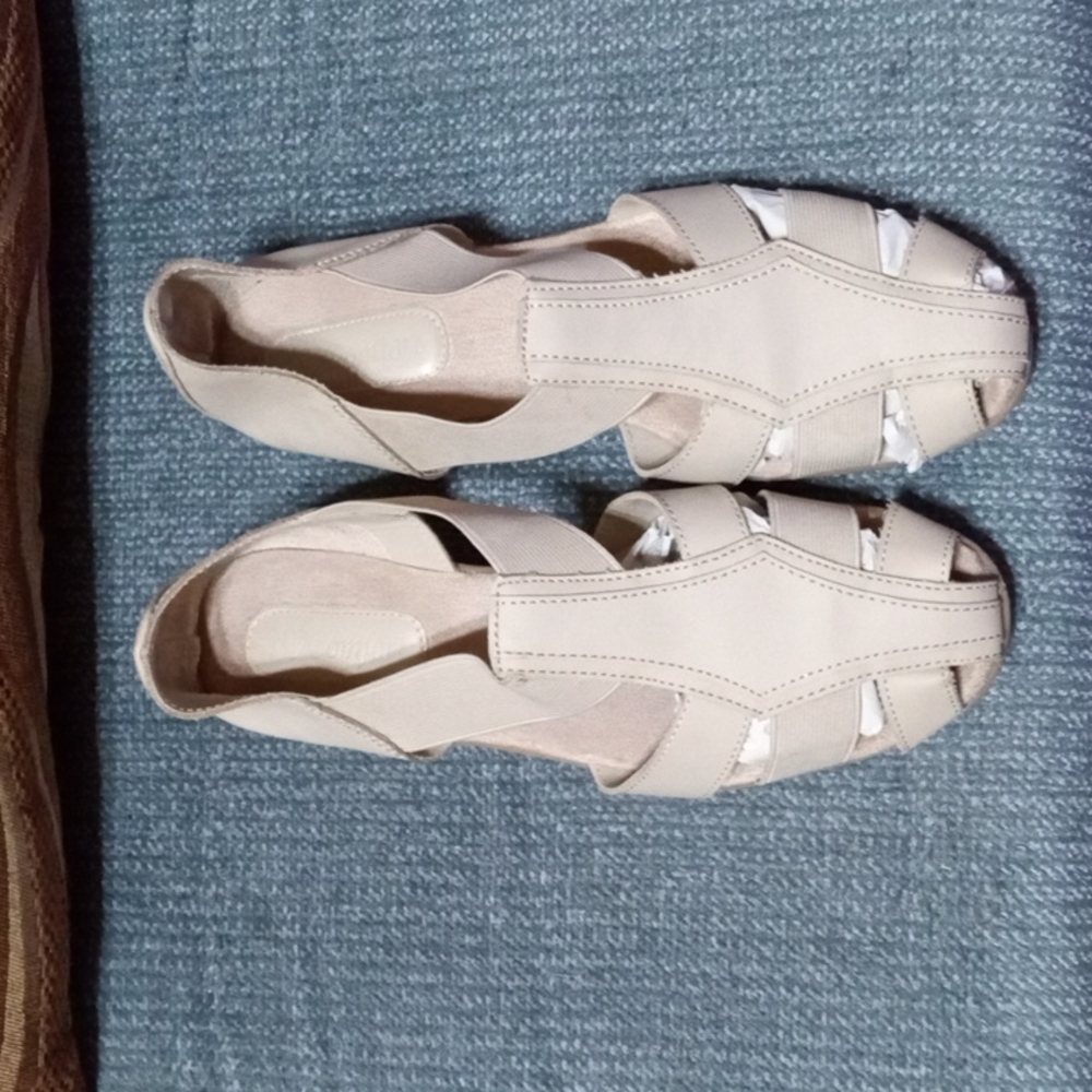 I ❤️ Comfort tan size8